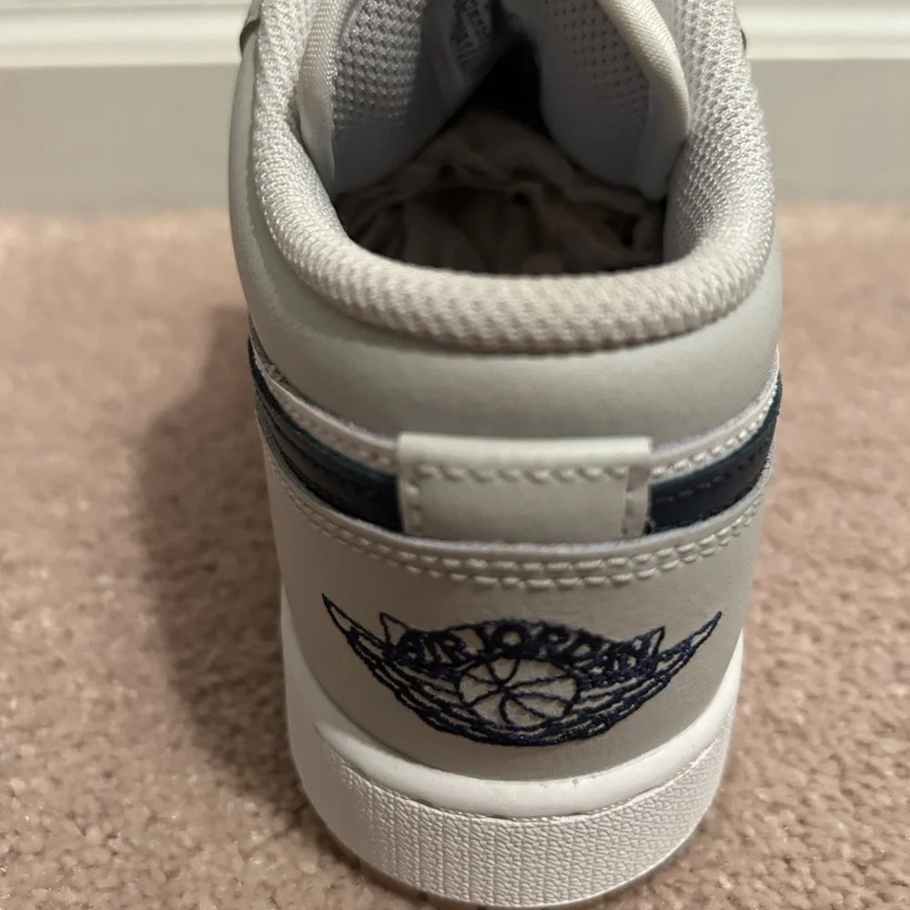 Nike Kids Air Jordan 1 Low White, Gray and Navy Size 6 kids - Picture 4 of 7